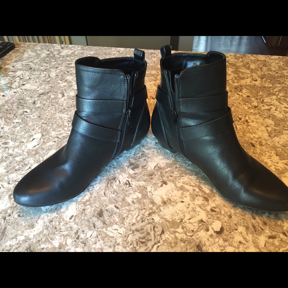 UNR8ED Black Booties